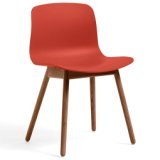 About a Chair AAC12 stoel met walnoot onderstel warm red