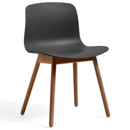 About a Chair AAC12 stoel met walnoot onderstel soft black