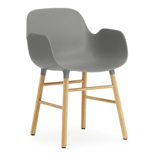 Form Armchair stoel met eiken onderstel grijs