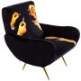 Toiletpaper Lounge fauteuil black lipsticks