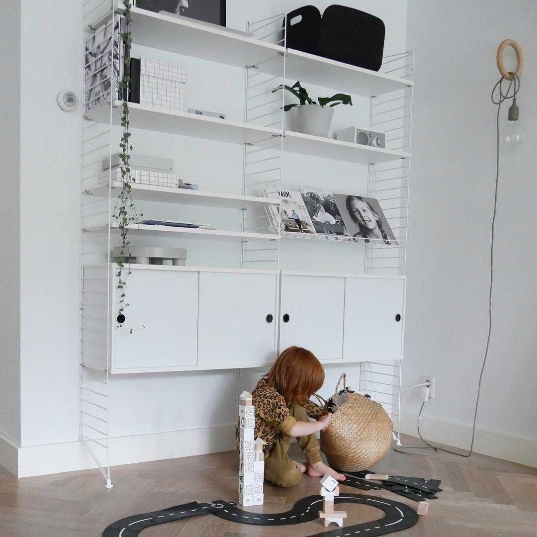 Woonkamer Woonkamer inspiratiefoto met String Furniture Kinderlampen