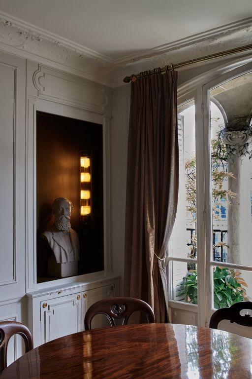 Gallery image for position 9