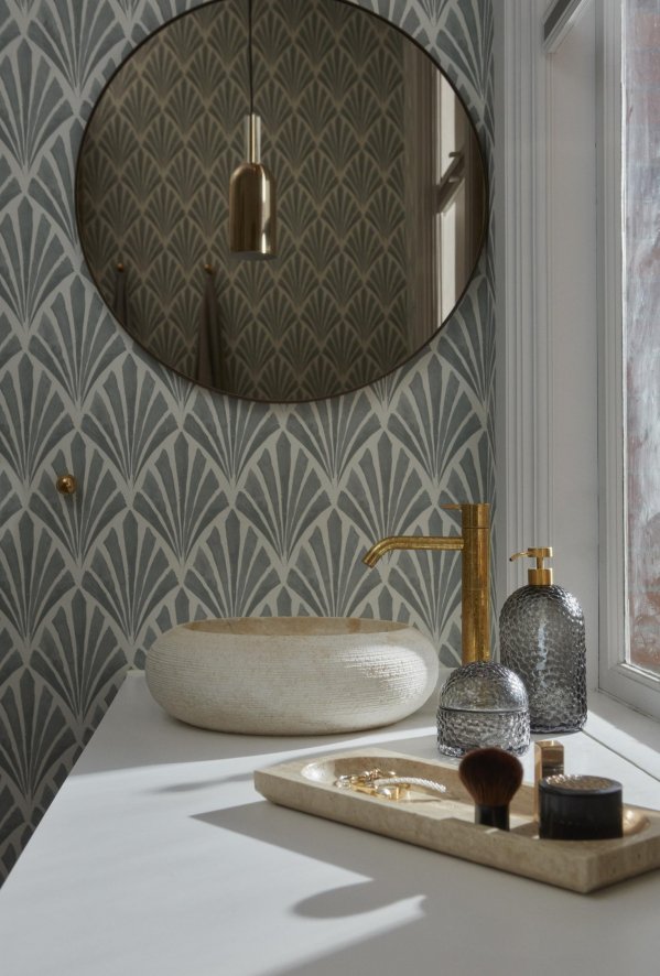 Gallery image for position 2