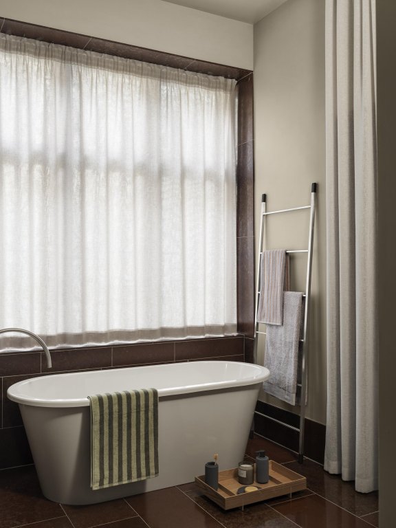 Gallery image for position 3