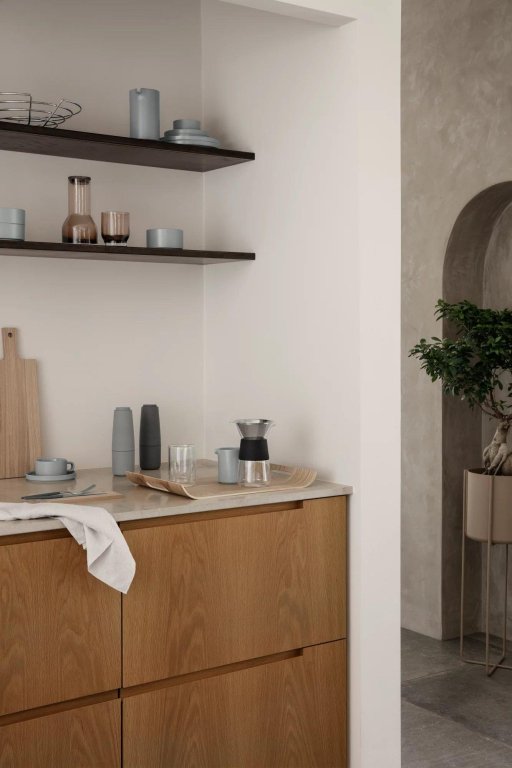 Gallery image for position 1