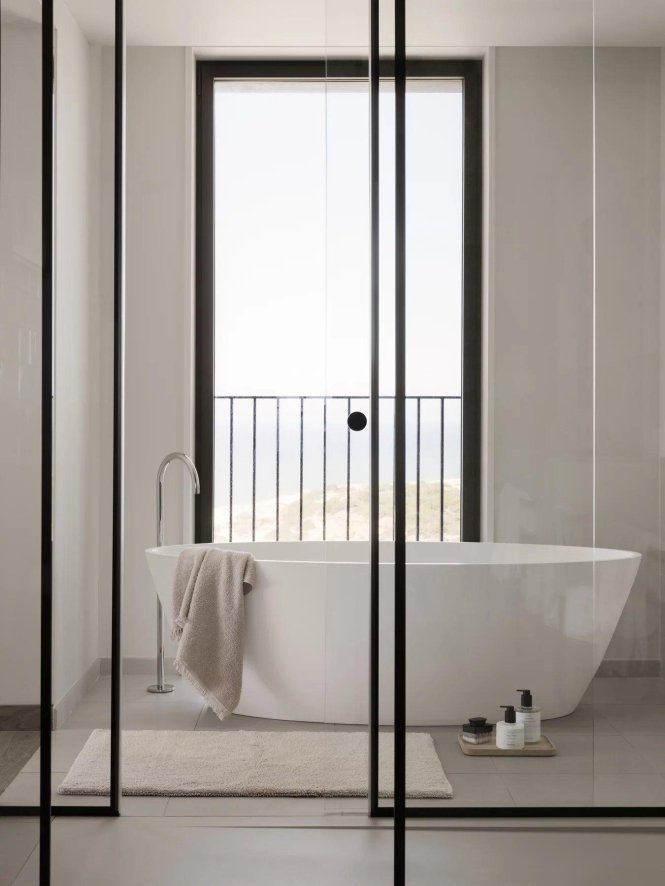 Gallery image for position 4