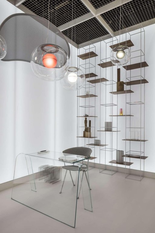 Gallery image for position 1