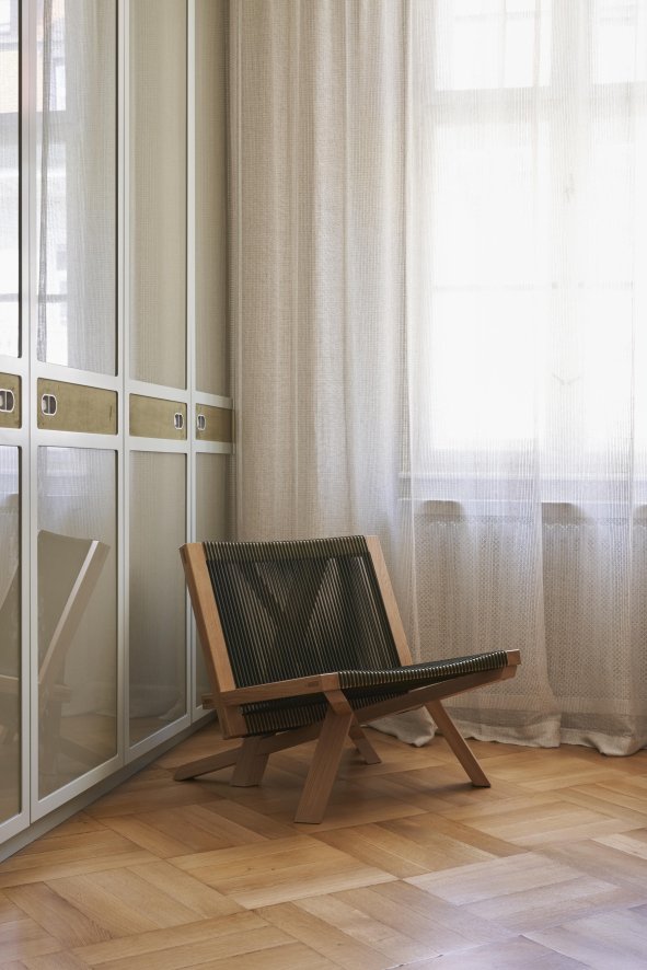 Gallery image for position 1