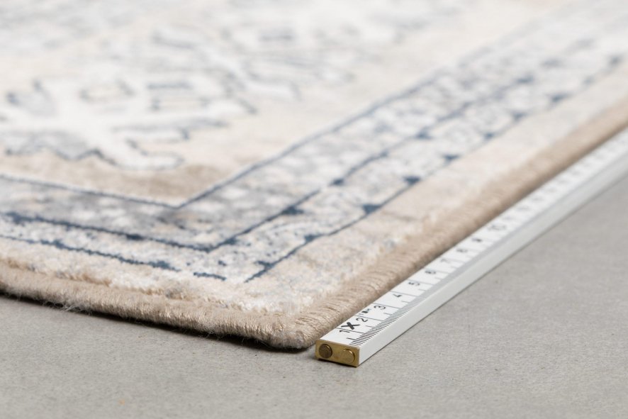 Gallery image for position 4