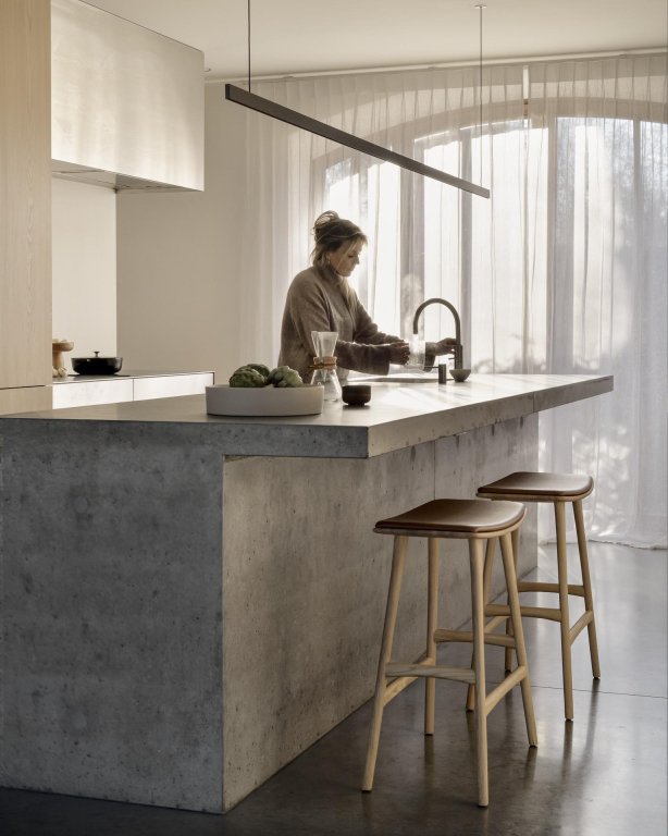 Gallery image for position 1