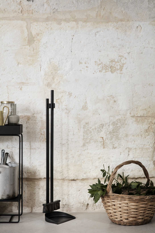 Gallery image for position 1