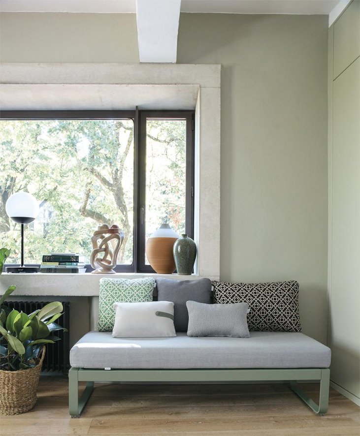 Gallery image for position 1