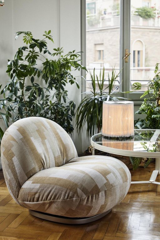 Gallery image for position 4