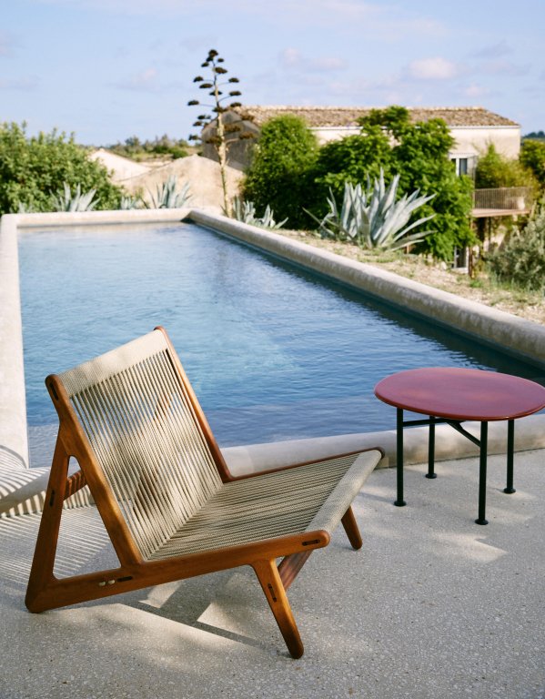 Gallery image for position 4