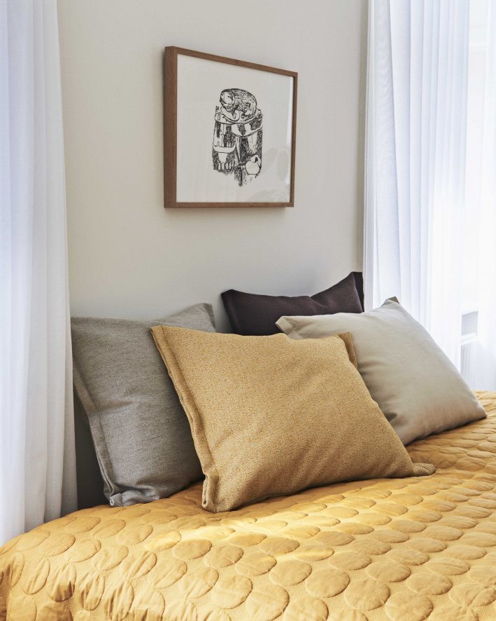 Gallery image for position 2