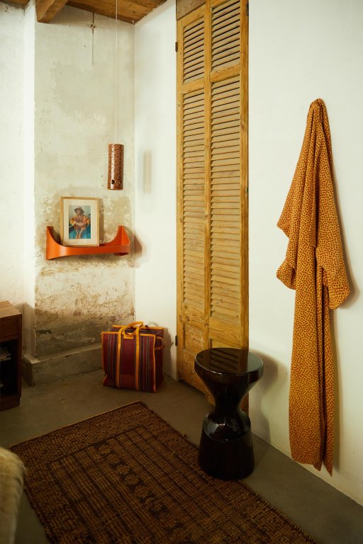 Gallery image for position 1