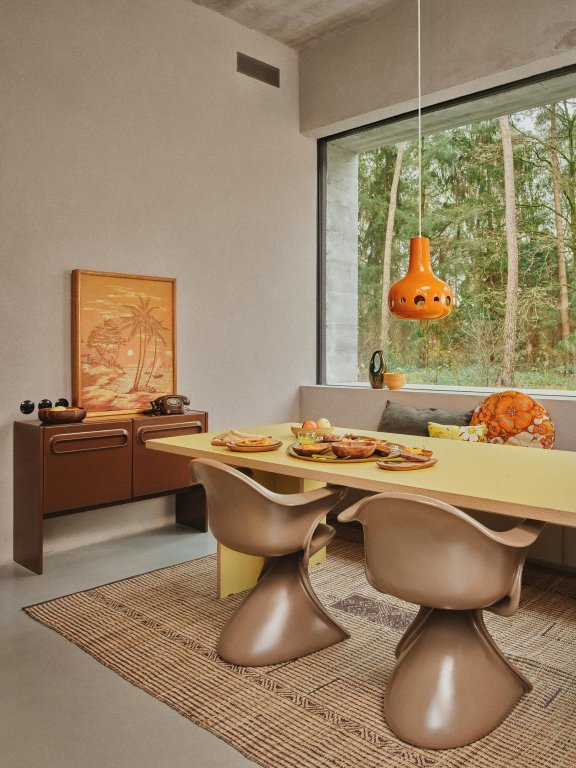 Gallery image for position 3