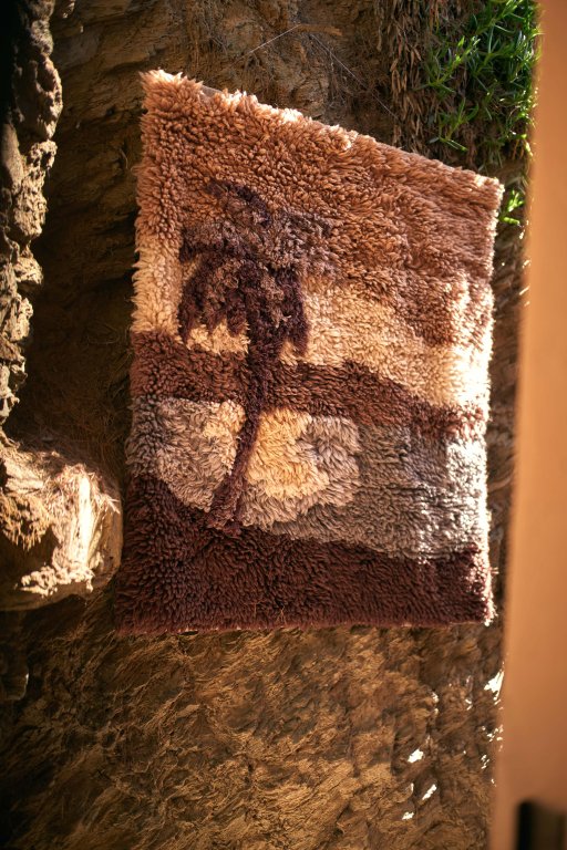 Gallery image for position 4