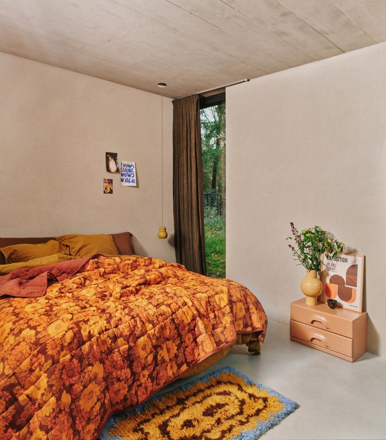 Gallery image for position 1