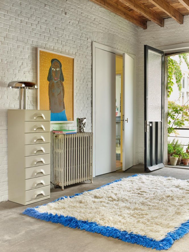 Gallery image for position 3