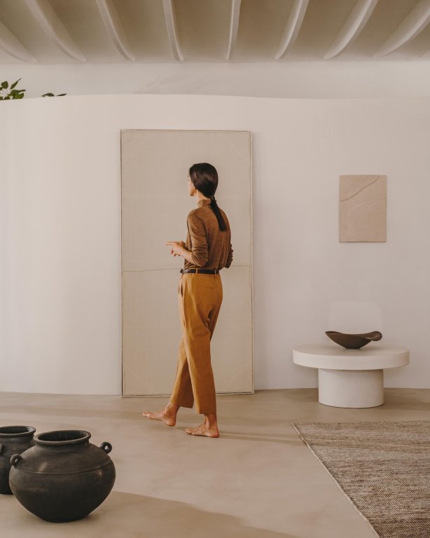 Gallery image for position 1