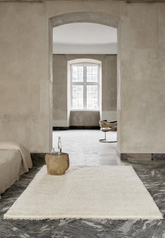 Gallery image for position 1