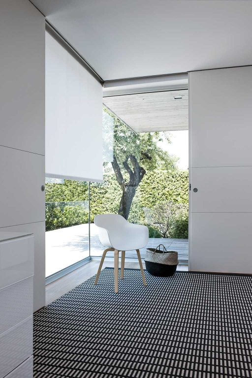 Gallery image for position 4