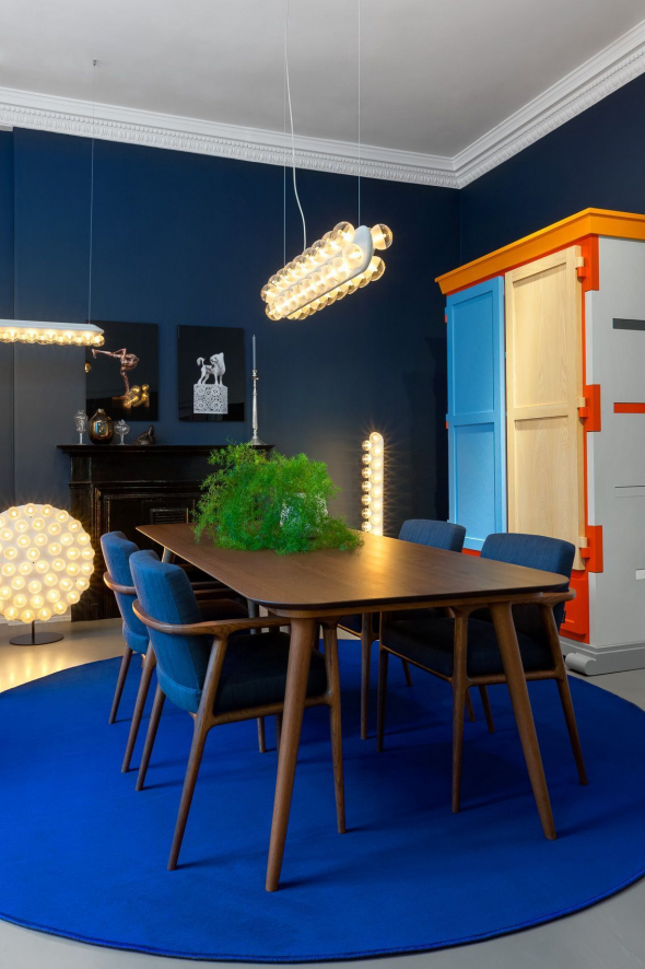 Gallery image for position 1