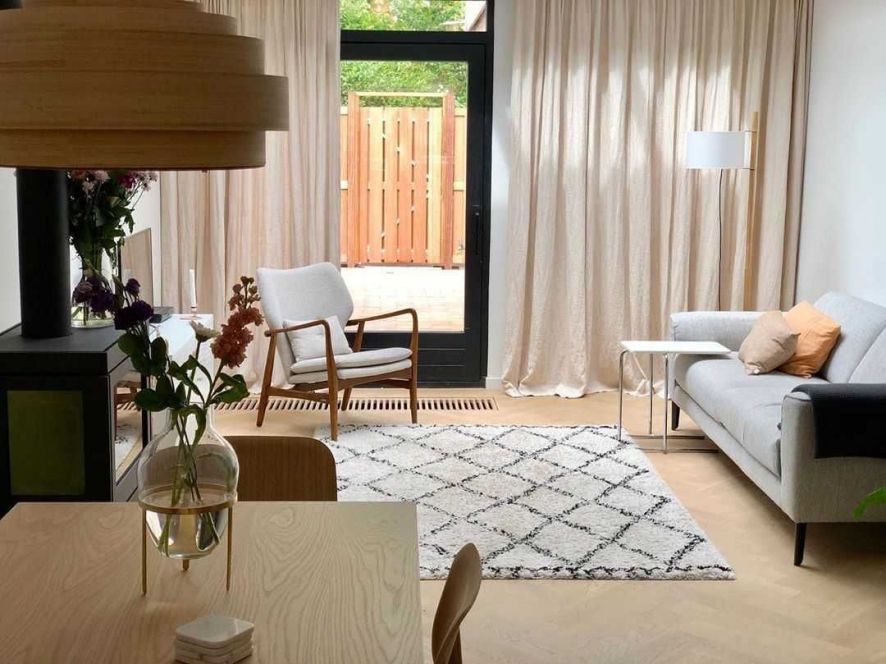 Gallery image for position 10