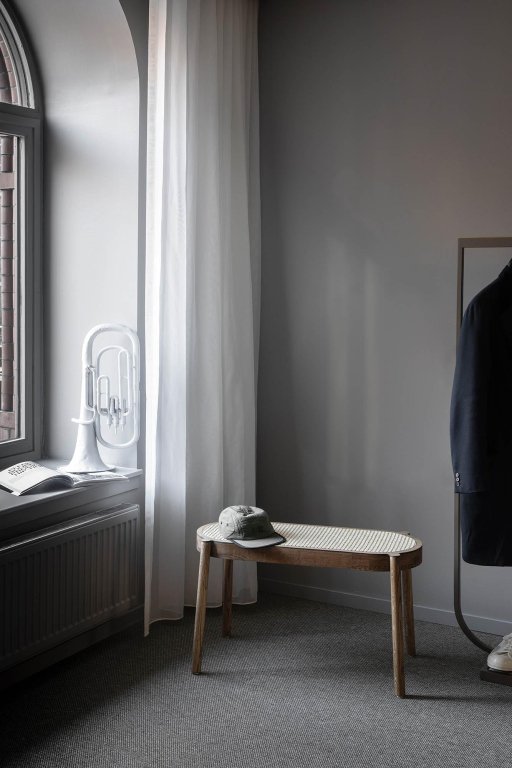 Gallery image for position 6