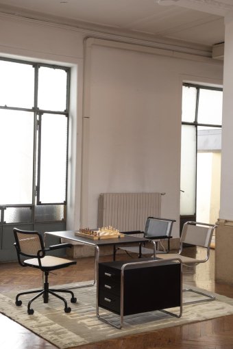 S285/1 bureau essen open poriën zwart, zwart onderstel