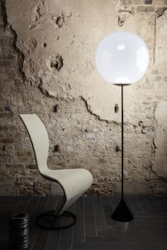 Globe Cone Slim vloerlamp LED zwart/opaal