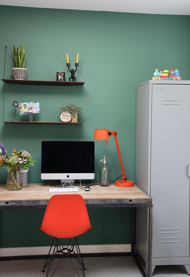 Gallery image for position 1