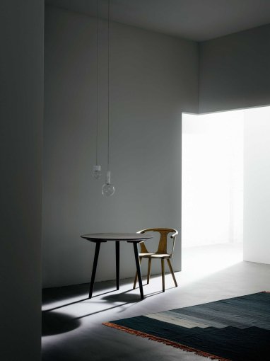 In Between SK3 tafel 90 zwart eiken