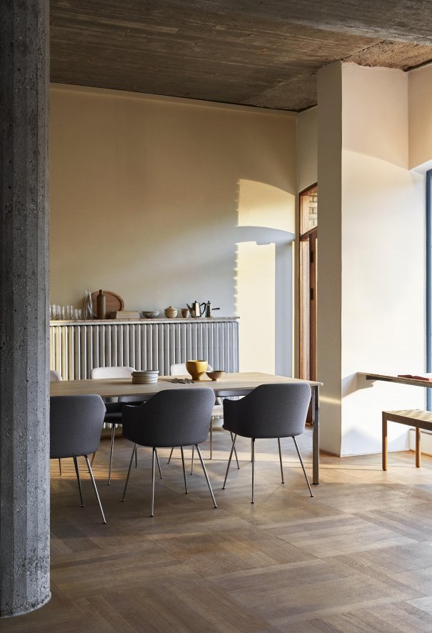 Gallery image for position 1