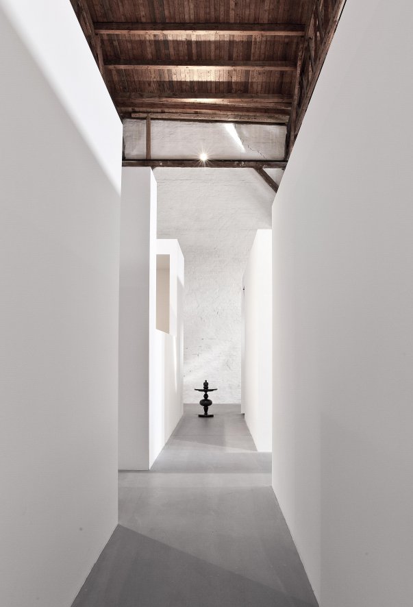 Gallery image for position 4