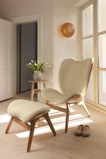 A Conversation Piece Tall fauteuil donker eiken, Teddy White