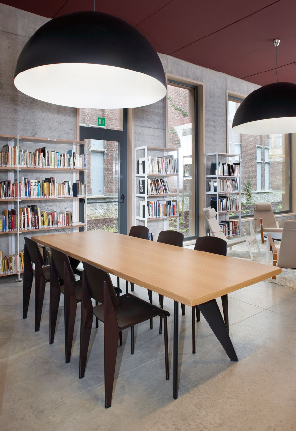 Gallery image for position 4