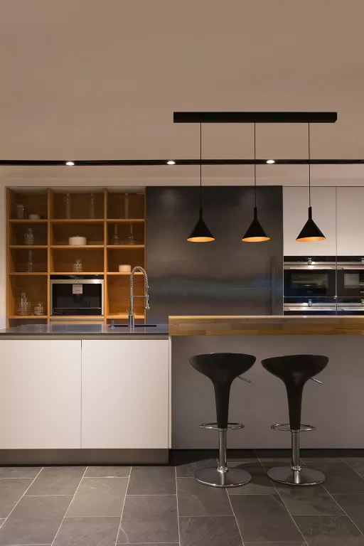 Gallery image for position 2
