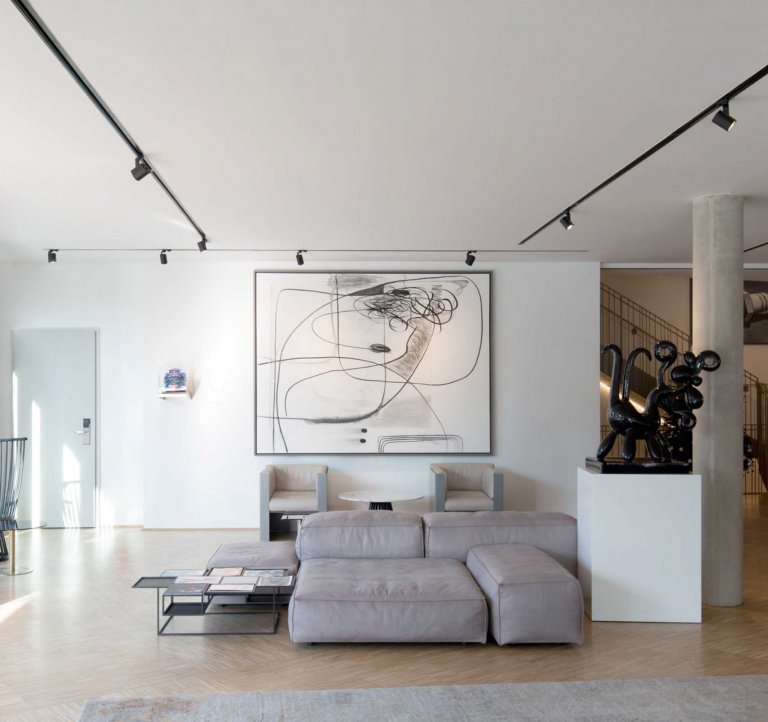 Gallery image for position 2