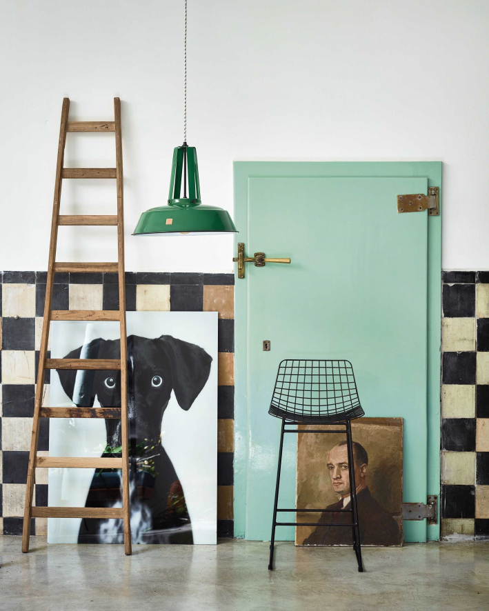 Gallery image for position 1