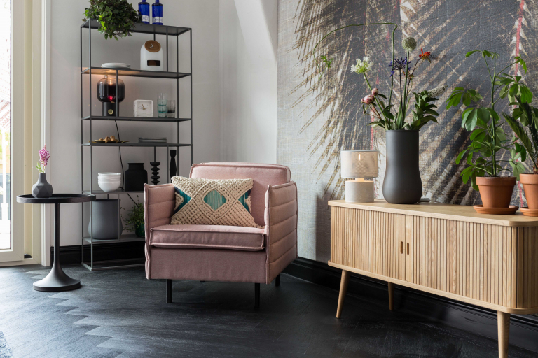 Gallery image for position 16